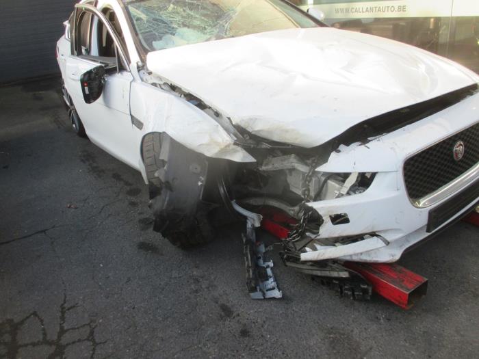 Jaguar XE 2.0d 180 16V Sloopvoertuig (2016, Wit)