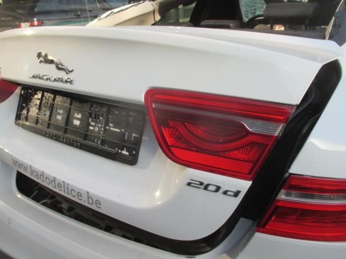 Jaguar XE 2.0d 180 16V Sloopvoertuig (2016, Wit)