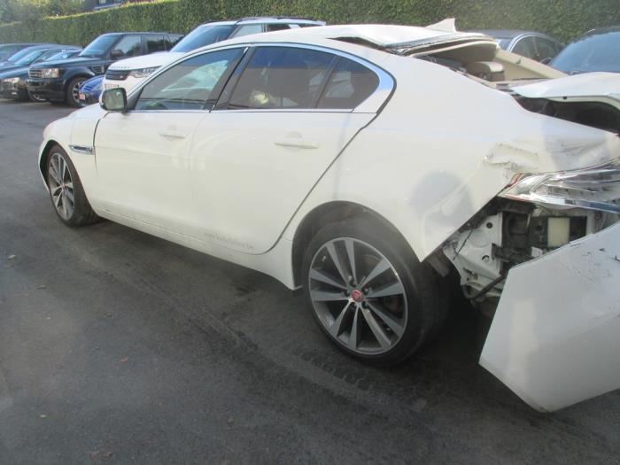 Jaguar XE 2.0d 180 16V Sloopvoertuig (2016, Wit)