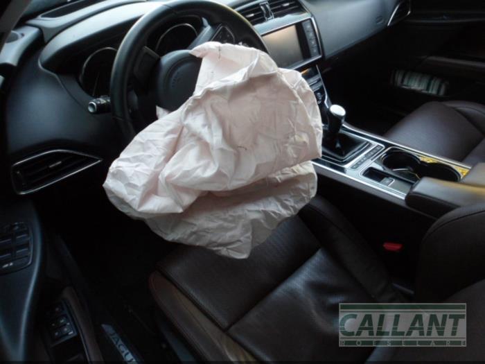 Jaguar XE 2.0d 180 16V Sloopvoertuig (2015, Zilvergrijs)