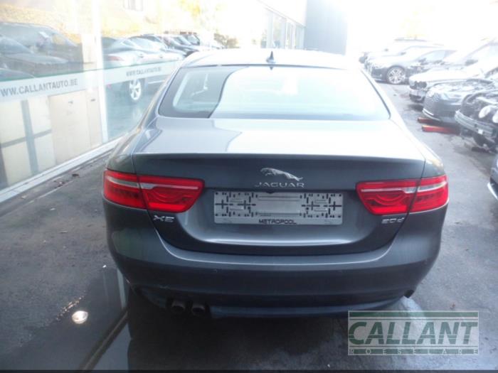 Jaguar XE 2.0d 180 16V Sloopvoertuig (2015, Zilvergrijs)