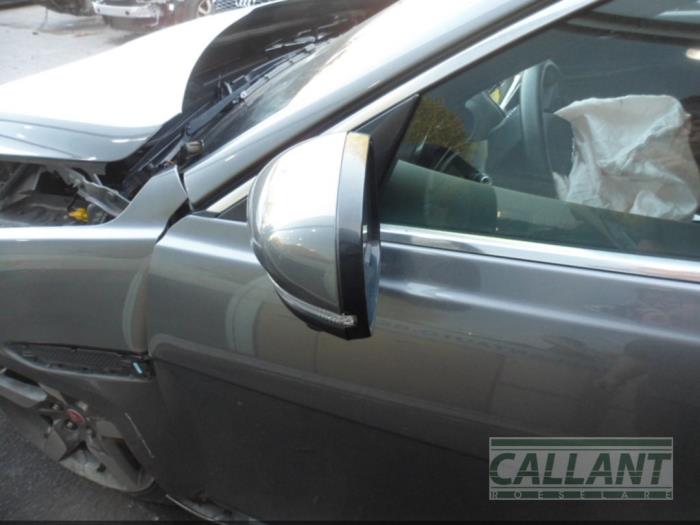 Jaguar XE 2.0d 180 16V Sloopvoertuig (2015, Zilvergrijs)