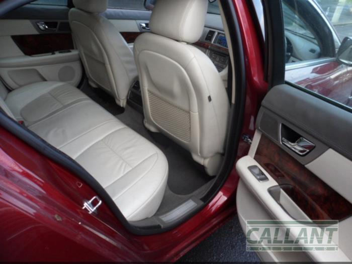Jaguar XF 3.0 D V6 24V Sloopvoertuig (2009, CLARET)