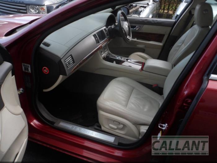 Jaguar XF 3.0 D V6 24V Sloopvoertuig (2009, CLARET)