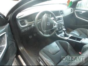 Volvo V60 I 2.0 D2 16V Sloopvoertuig (2016, Zwart)
