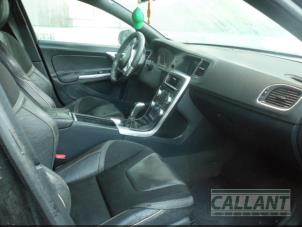 Volvo V60 I 2.0 D2 16V Sloopvoertuig (2016, Zwart)