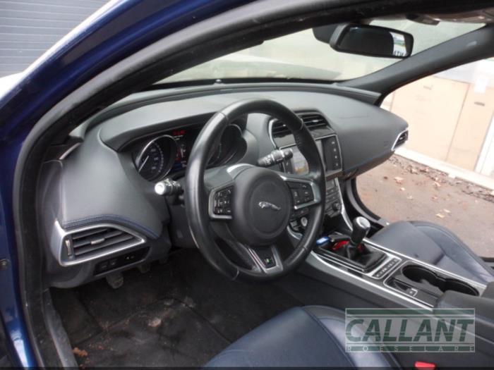 Jaguar XE 2.0 D E-Performance 16V Sloopvoertuig (2016, Blauw)