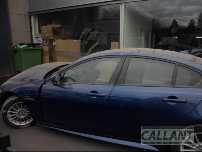 Jaguar XE 2.0 D E-Performance 16V Sloopvoertuig (2016, Blauw)