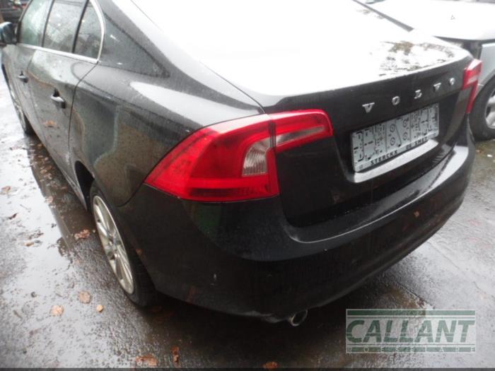 Volvo S60 II 2.0 D3 16V Sloopvoertuig (2016, Zwart)