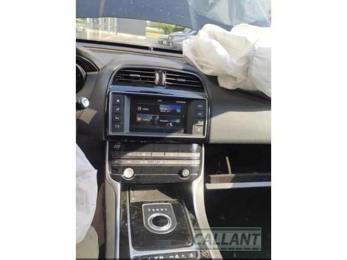 Jaguar XE 2.0d 180 16V Sloopvoertuig (2017, Zwart)