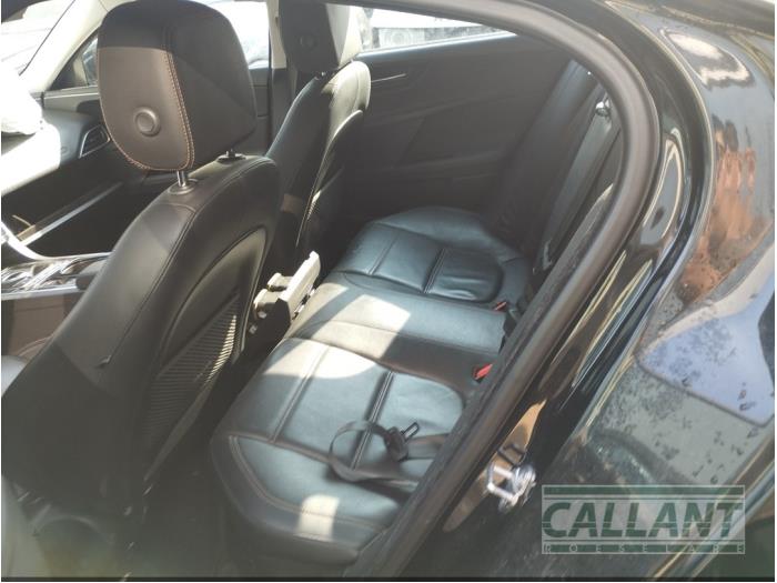 Jaguar XE 2.0d 180 16V Sloopvoertuig (2017, Zwart)