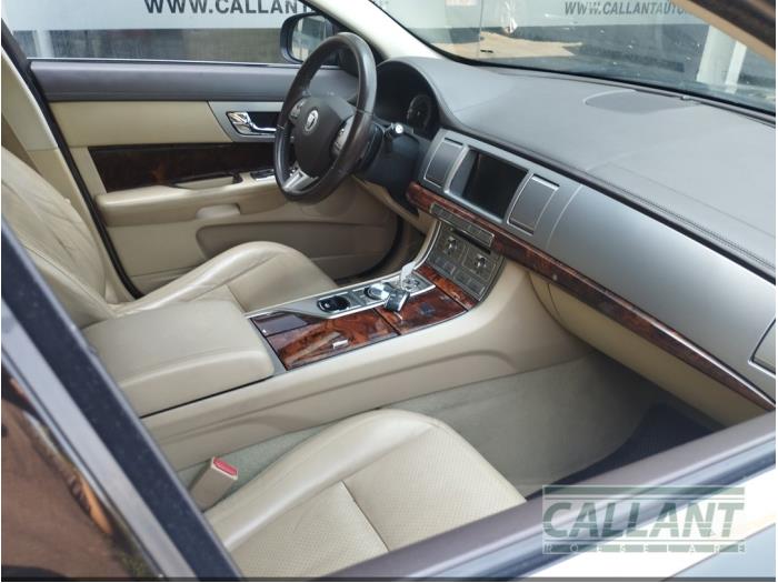 Jaguar XF 2.7 D V6 24V Sloopvoertuig (2010, Donker, Groen)