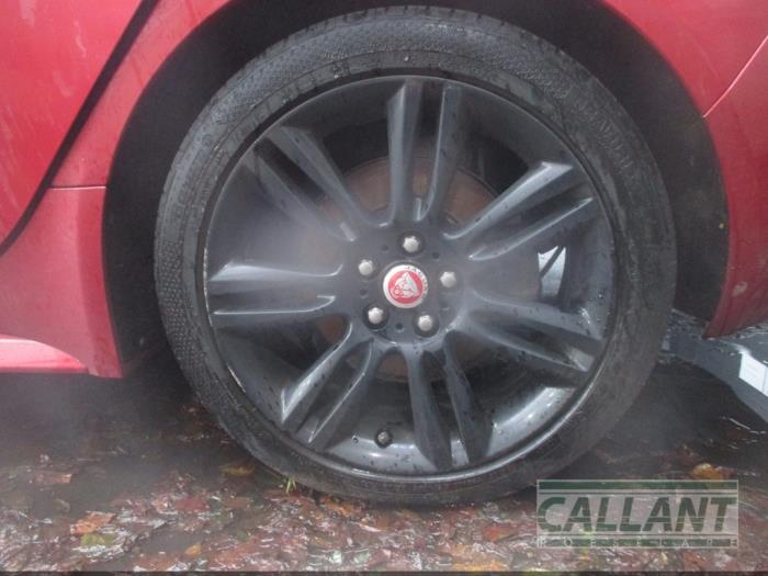 Jaguar XE 2.0 D E-Performance 16V Sloopvoertuig (2017, Rood)