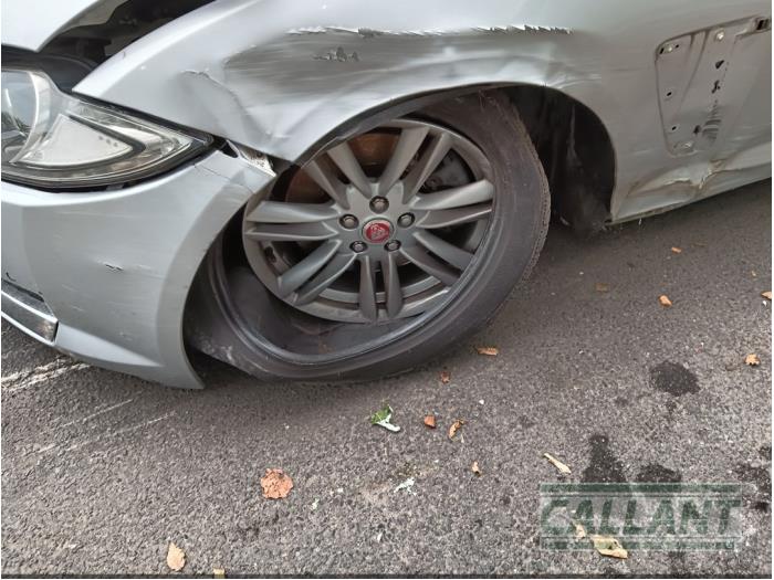 Jaguar XF Sportbrake 2.2 D 16V Sloopvoertuig (2014, Zilver)