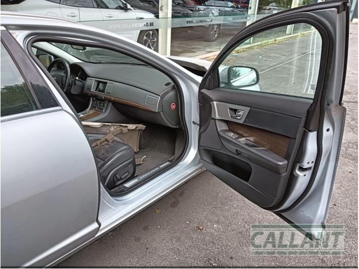 Jaguar XF Sportbrake 2.2 D 16V Sloopvoertuig (2014, Zilver)