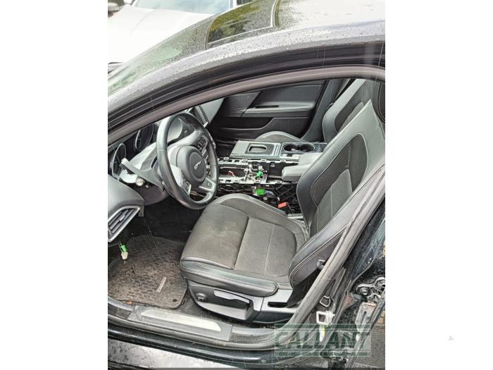 Jaguar XE 2.0 D E-Performance 16V Sloopvoertuig (2015, Zwart)