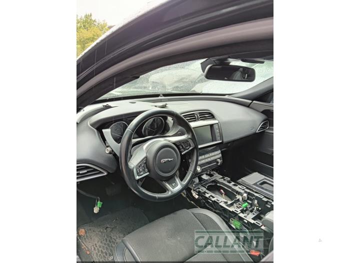 Jaguar XE 2.0 D E-Performance 16V Sloopvoertuig (2015, Zwart)