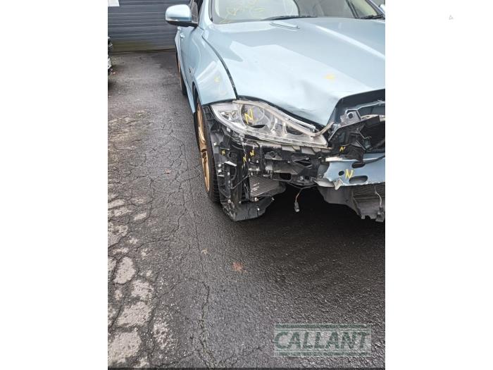 Jaguar XJ 3.0 D V6 24V Sloopvoertuig (2011, Kristal, Blauw)