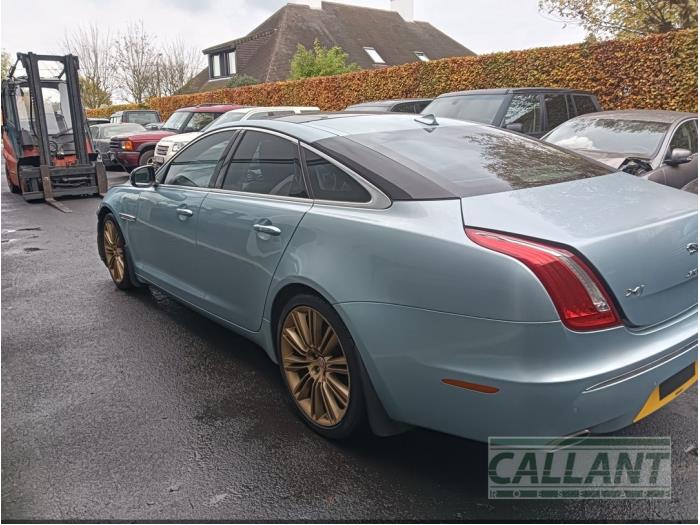 Jaguar XJ 3.0 D V6 24V Sloopvoertuig (2011, Kristal, Blauw)
