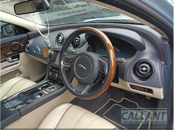Jaguar XJ 3.0 D V6 24V Sloopvoertuig (2011, Kristal, Blauw)