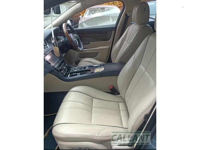 Jaguar XJ 3.0 D V6 24V Sloopvoertuig (2011, Kristal, Blauw)