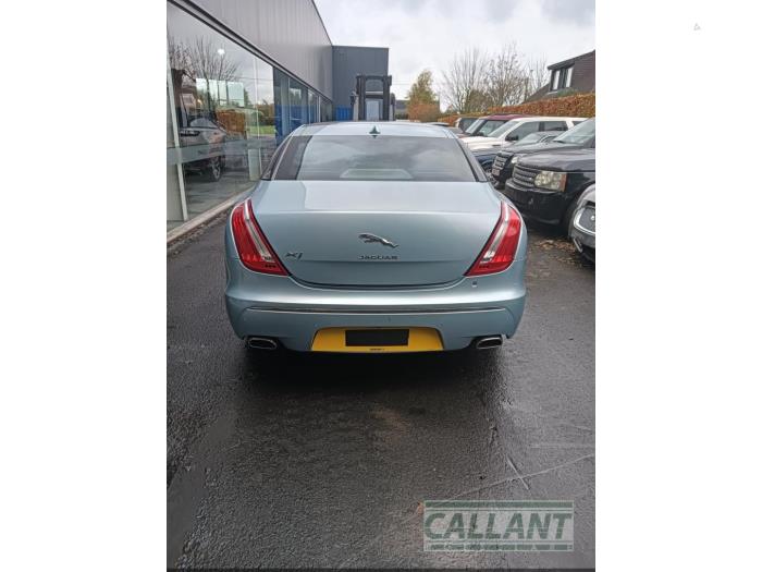 Jaguar XJ 3.0 D V6 24V Sloopvoertuig (2011, Kristal, Blauw)