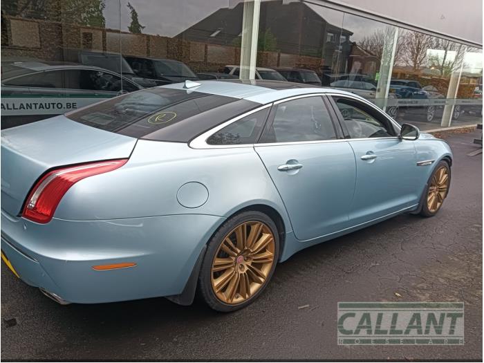 Jaguar XJ 3.0 D V6 24V Sloopvoertuig (2011, Kristal, Blauw)