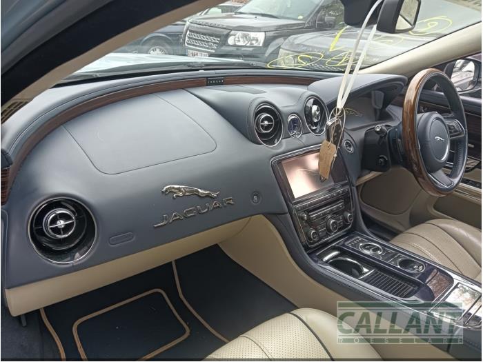 Jaguar XJ 3.0 D V6 24V Sloopvoertuig (2011, Kristal, Blauw)