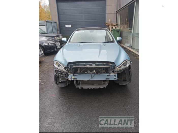 Jaguar XJ 3.0 D V6 24V Sloopvoertuig (2011, Kristal, Blauw)