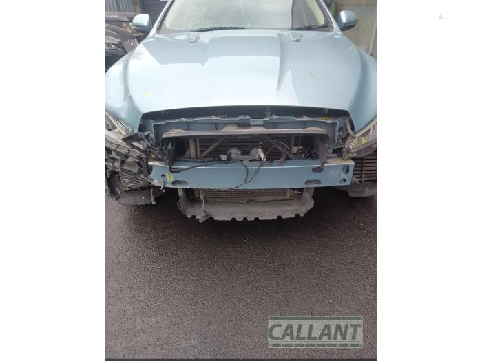 Jaguar XJ 3.0 D V6 24V Sloopvoertuig (2011, Kristal, Blauw)