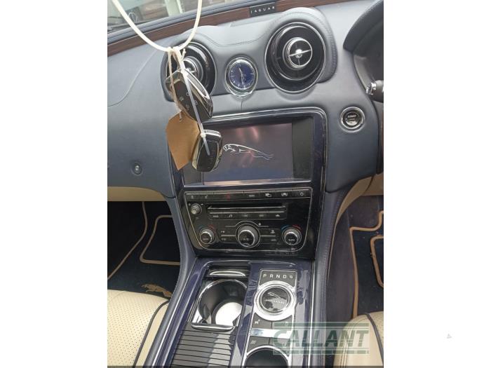 Jaguar XJ 3.0 D V6 24V Sloopvoertuig (2011, Kristal, Blauw)