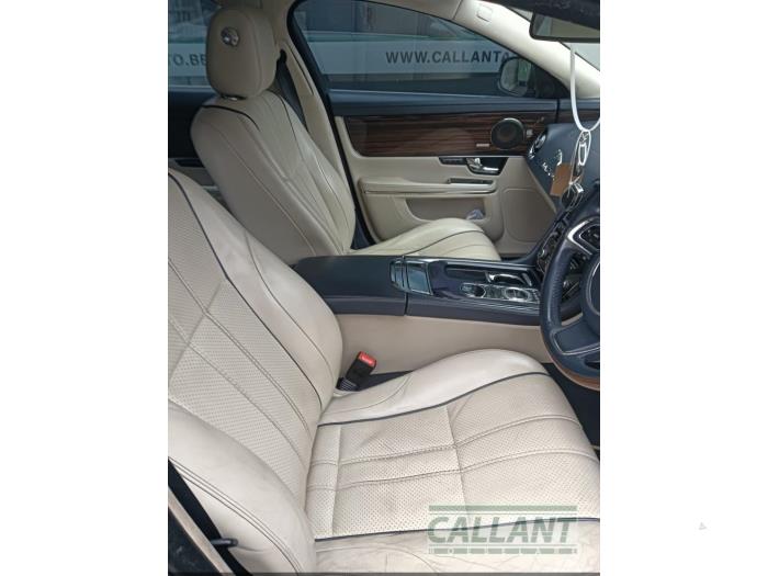 Jaguar XJ 3.0 D V6 24V Sloopvoertuig (2011, Kristal, Blauw)