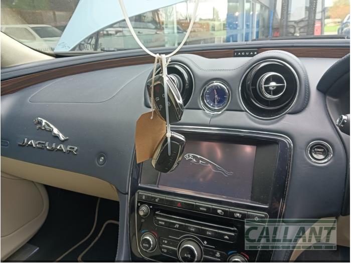 Jaguar XJ 3.0 D V6 24V Sloopvoertuig (2011, Kristal, Blauw)