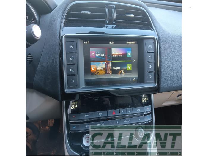 Jaguar XE 2.0 240 Turbo 16V Sloopvoertuig (2015, Groen)