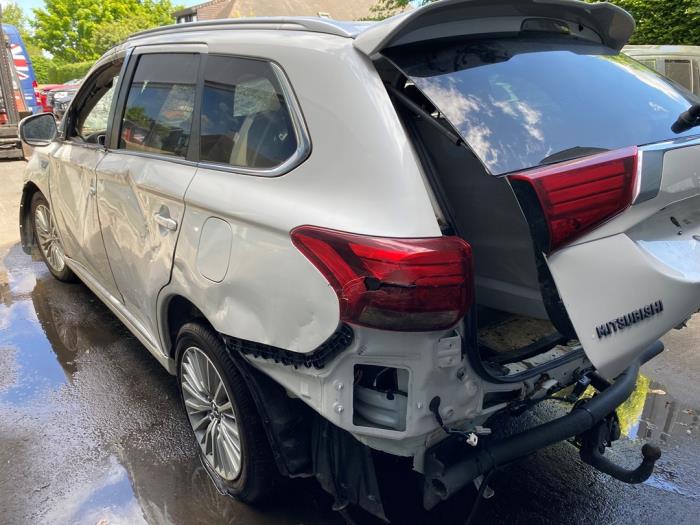 Mitsubishi Outlander 2.4 16V PHEV 4x4 Sloopvoertuig (2020, Wit)