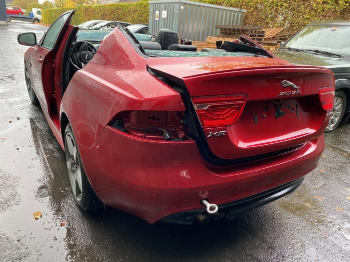 Jaguar XE 2.0d 180 16V Sloopvoertuig (2016, Rood)