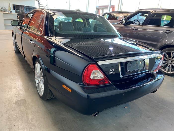 Jaguar XJ 2.7d V6 24V Sloopvoertuig (2009, Metallic, Zwart)