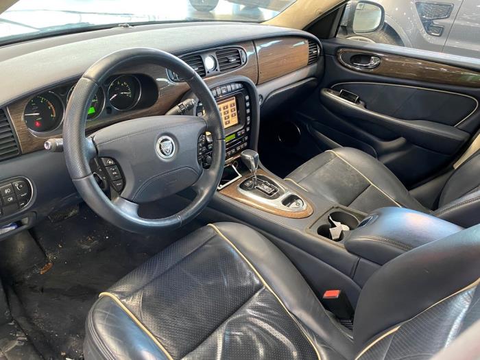 Jaguar XJ 2.7d V6 24V Sloopvoertuig (2009, Metallic, Zwart)