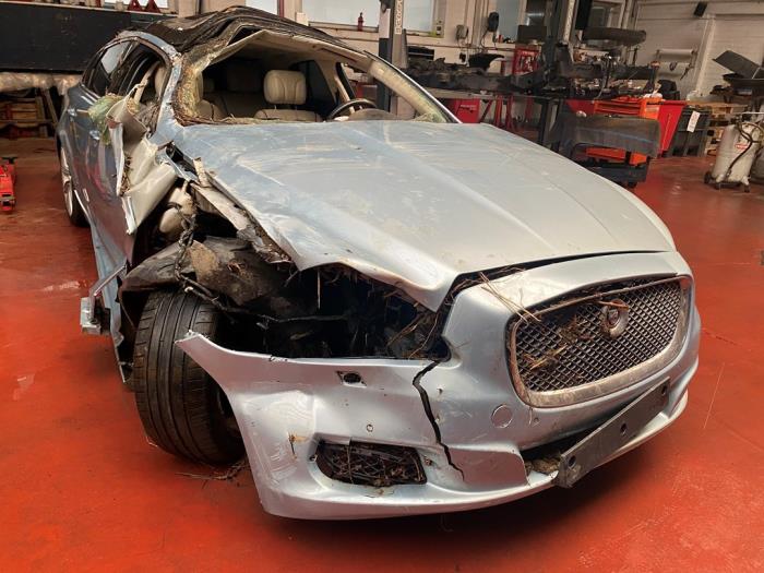 Jaguar XJ 2.0 i4 Ti 16V Sloopvoertuig (2012, Licht, Blauw)