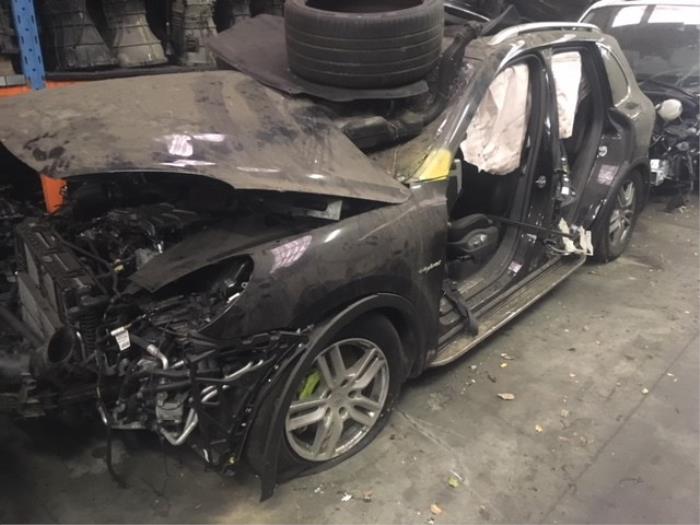 Porsche Cayenne II 3.0 S E-Hybrid 24V Sloopvoertuig (2016, Zwart)