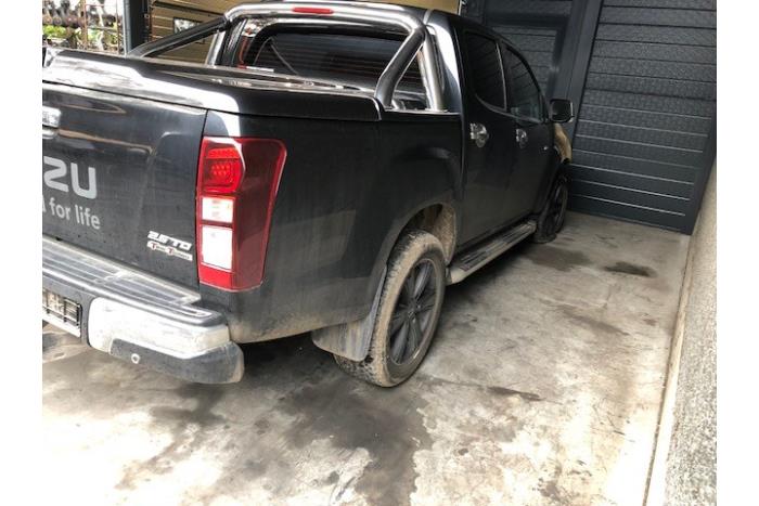Isuzu D-Max 2.5 D Twin Turbo 4x4 Sloopvoertuig (2017, Zwart)