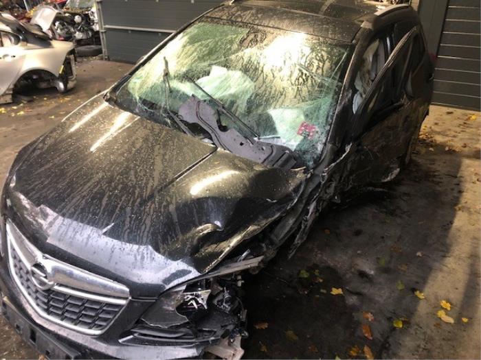 Opel Mokka/Mokka X 1.4 Turbo 16V 4x2 Sloopvoertuig (2015, Metallic, Zwart)