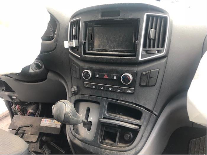 Hyundai H1 People Sloopvoertuig (2015, Zwart)