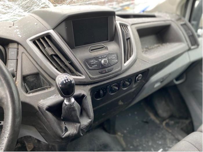 Ford Transit 2.0 TDCi 16V Eco Blue 170 Sloopvoertuig (2018, Roze, Wit)