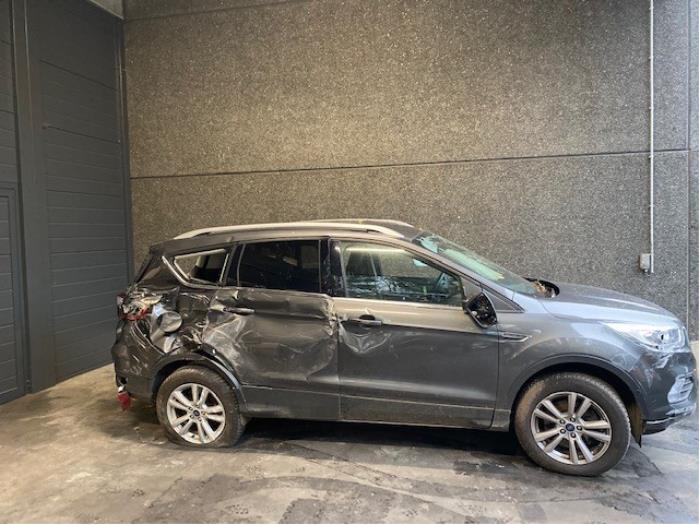 Ford Kuga II 2.0 TDCi 16V 120 Sloopvoertuig (2019, Grijs)
