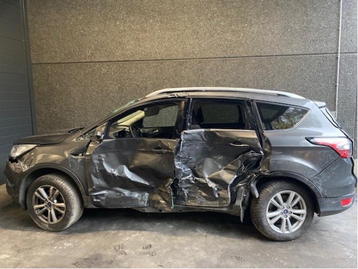 Ford Kuga II 2.0 TDCi 16V 120 Sloopvoertuig (2019, Grijs)