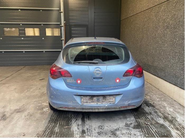 Opel Astra J 1.7 CDTi 16V 110 Sloopvoertuig (2011, Blank)