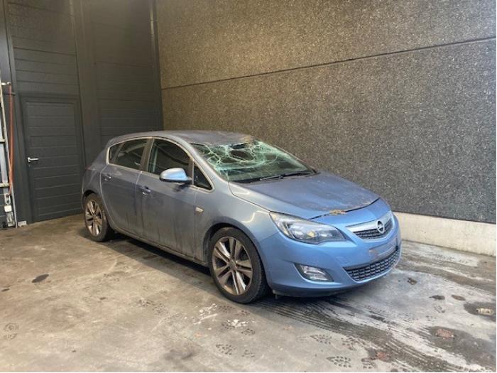 Opel Astra J 1.7 CDTi 16V 110 Sloopvoertuig (2011, Blank)