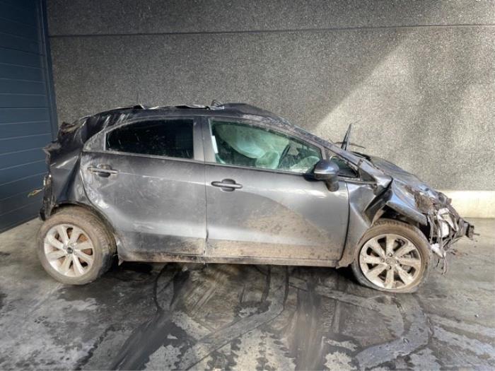 Kia Rio IV 1.4 CRDi 90 16V Sloopvoertuig (2017, Grijs)