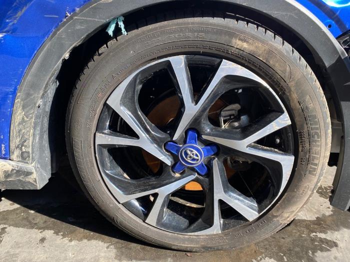 Toyota C-HR 1.8 16V Hybrid Sloopvoertuig (2019, Blauw)